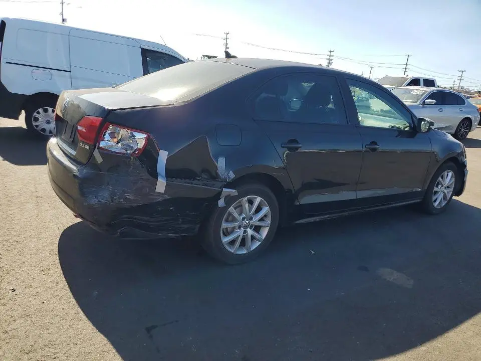 2011 VOLKSWAGEN JETTA SE  