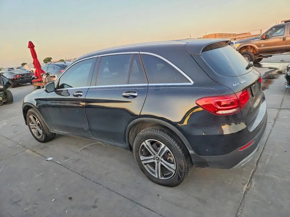 2021 MERCEDES-BENZ GLC 300  