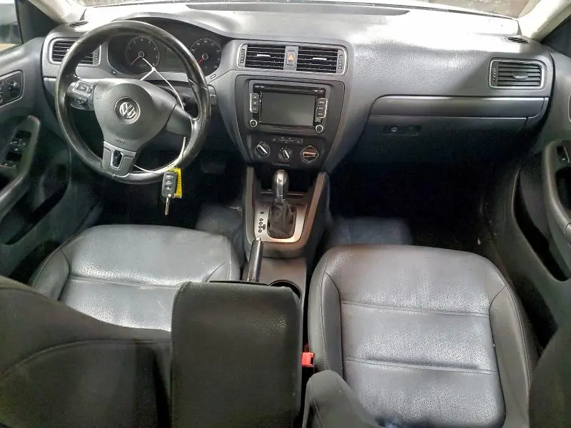 2011 VOLKSWAGEN JETTA SE  