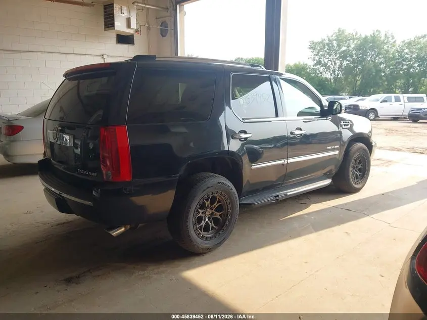 2013 CADILLAC ESCALADE LUXURY