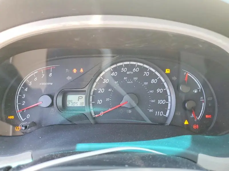 2011 TOYOTA SIENNA LE  