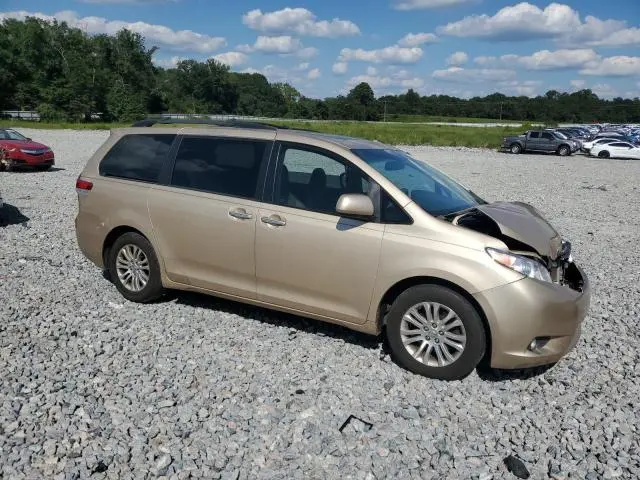2012 TOYOTA SIENNA XLE  