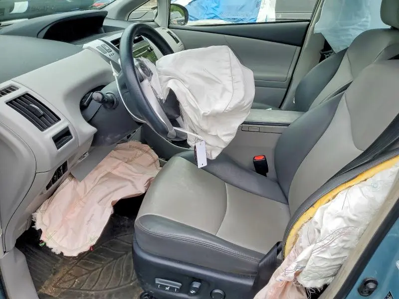 2017 TOYOTA PRIUS V FOUR  
