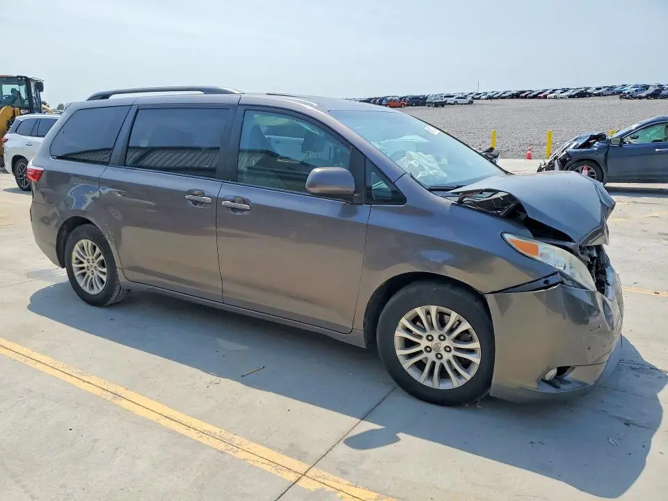 2015 TOYOTA SIENNA XLE 8-PASSENGER  