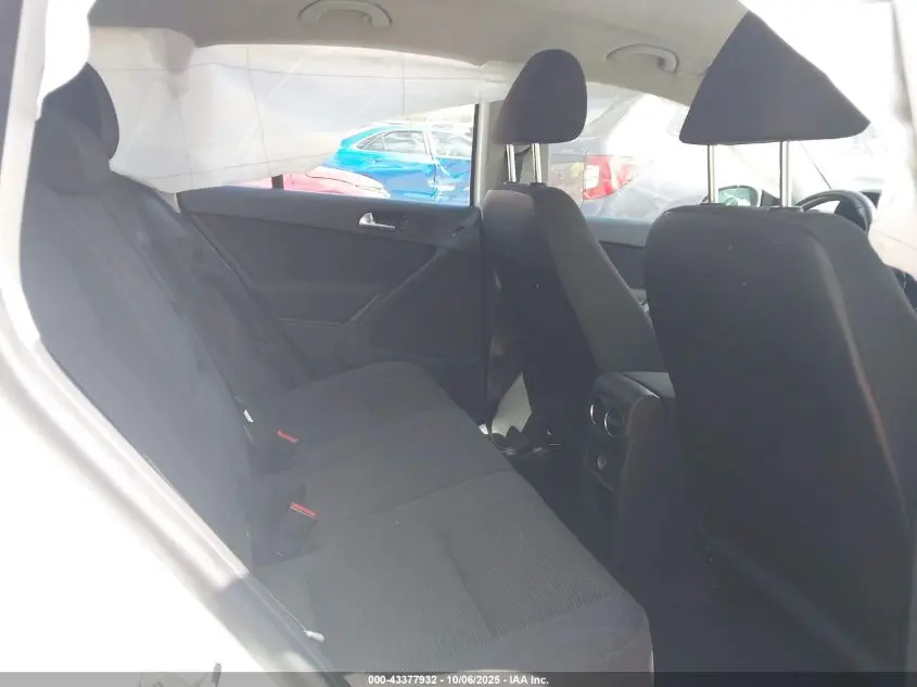 2015 VOLKSWAGEN TIGUAN S