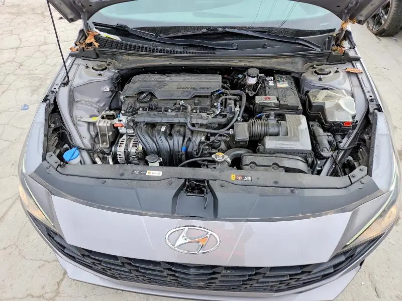 2023 HYUNDAI ELANTRA SE  