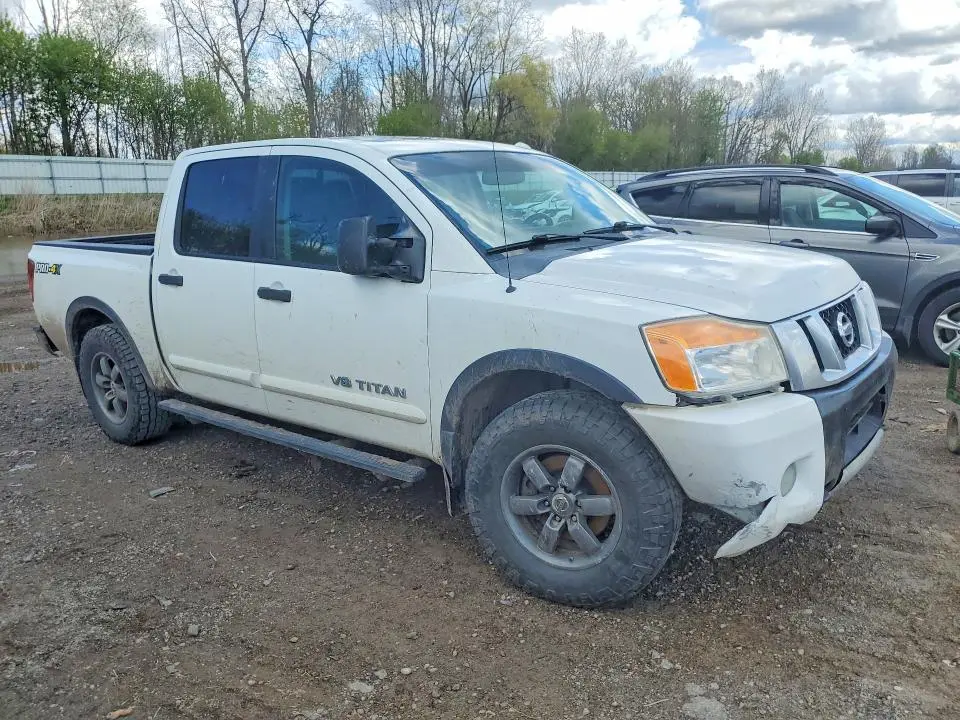 2013 NISSAN TITAN SV  