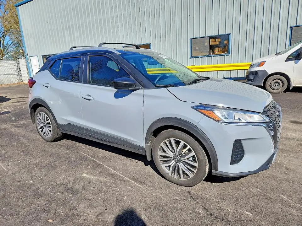 2022 NISSAN KICKS SV  