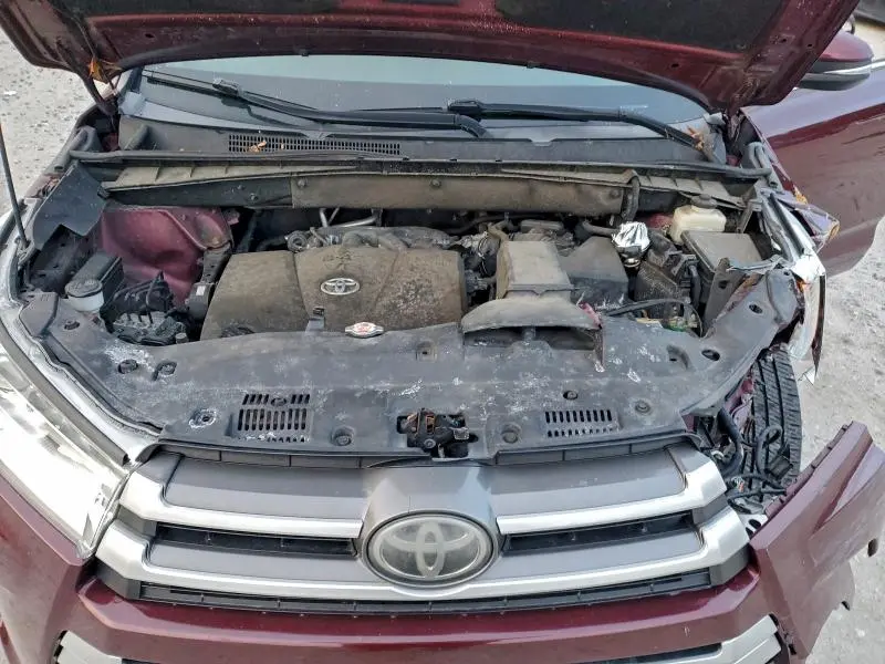 2018 TOYOTA HIGHLANDER LE  