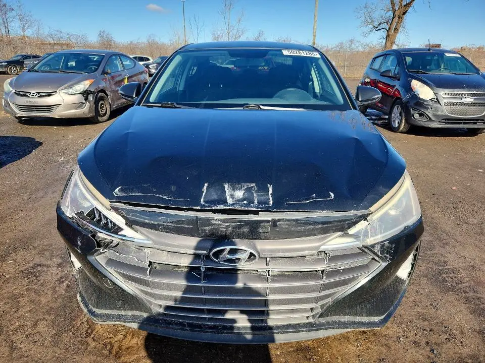 2019 HYUNDAI ELANTRA SE  