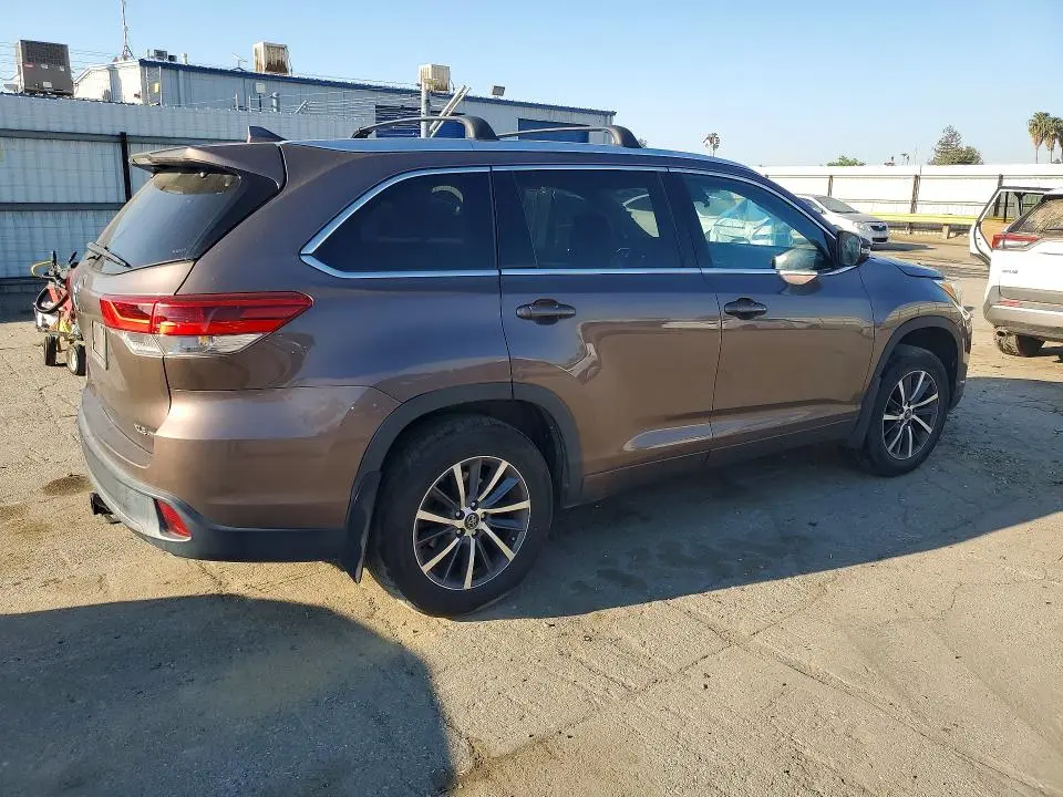 2017 TOYOTA HIGHLANDER XLE  