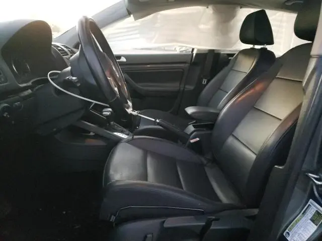 2010 VOLKSWAGEN JETTA SE  