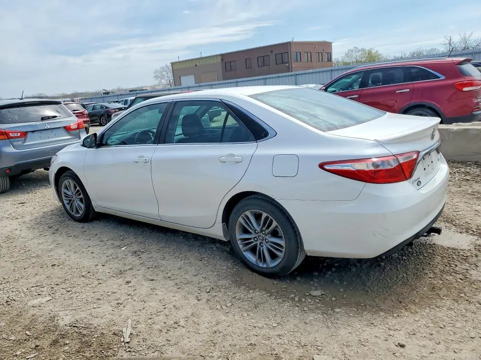 2016 TOYOTA CAMRY SE  