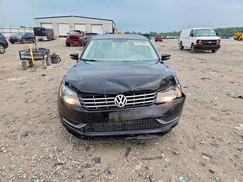2013 VOLKSWAGEN PASSAT SE  