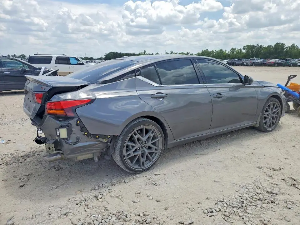 2024 NISSAN ALTIMA SR  