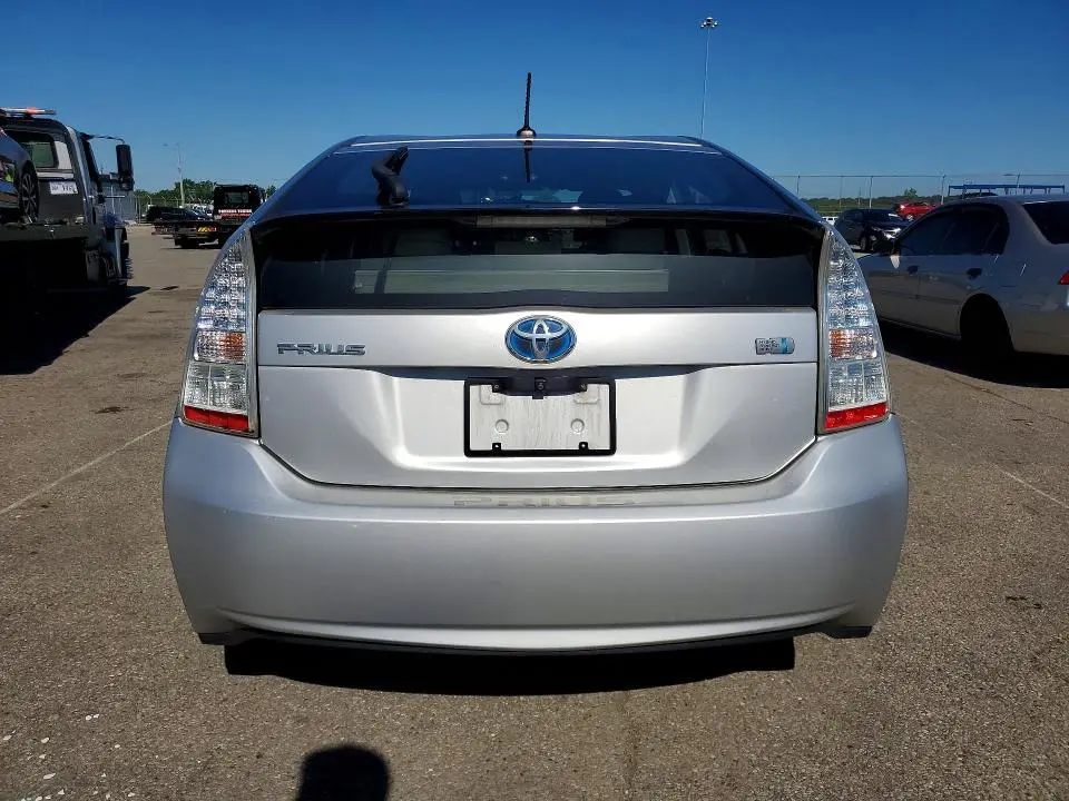 2010 TOYOTA PRIUS III  