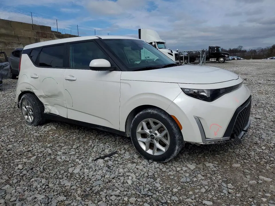 2023 KIA SOUL LX  