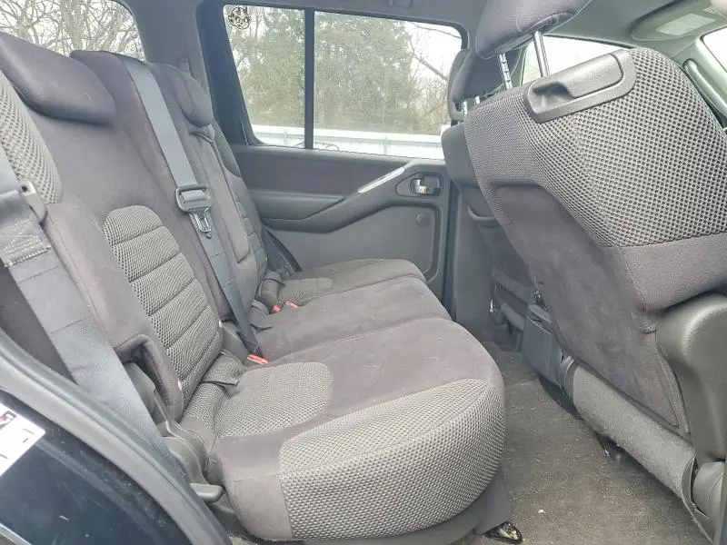 2010 NISSAN PATHFINDER S  