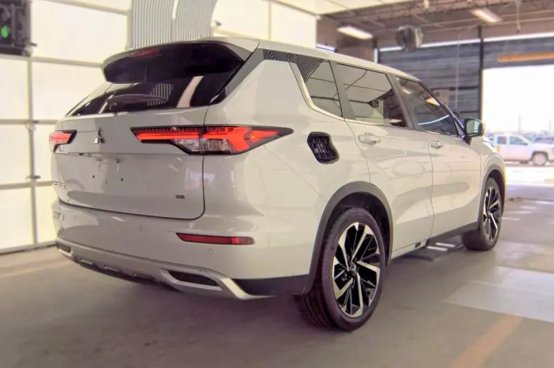 2024 MITSUBISHI OUTLANDER SE  