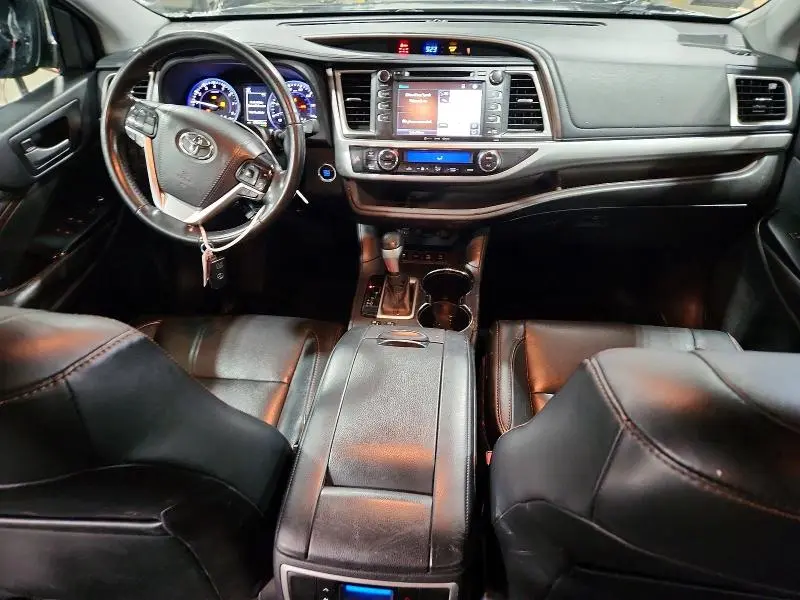 2017 TOYOTA HIGHLANDER XLE  