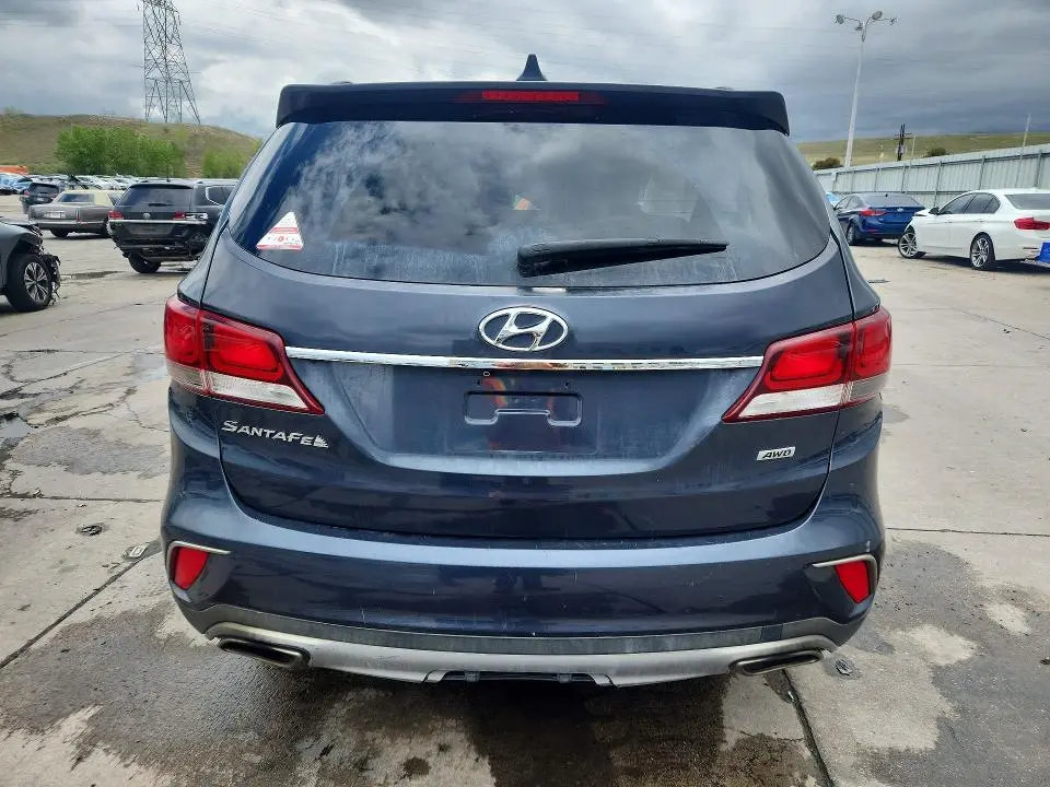 2017 HYUNDAI SANTA FE SE  