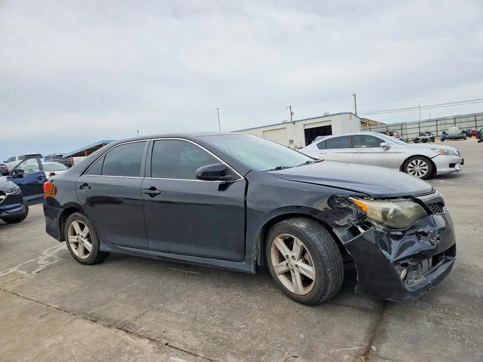2013 TOYOTA CAMRY SE  