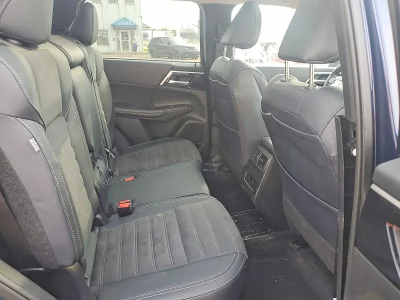 2025 MITSUBISHI OUTLANDER SE  