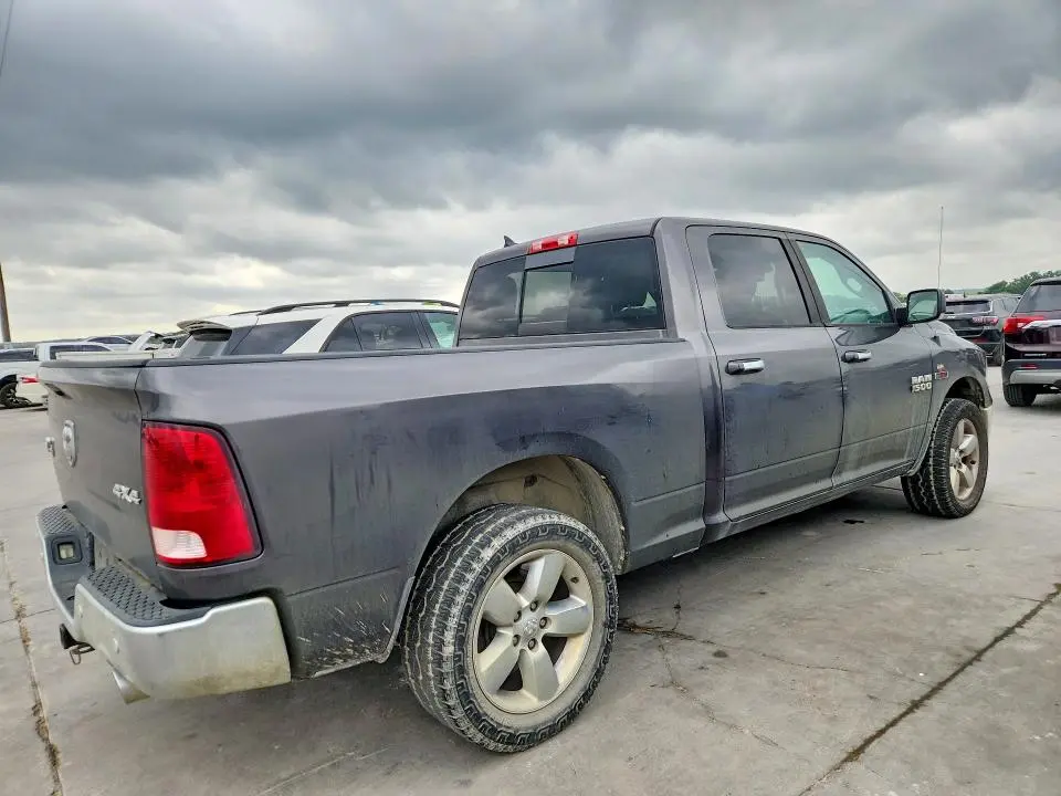 2016 RAM 1500 SLT  