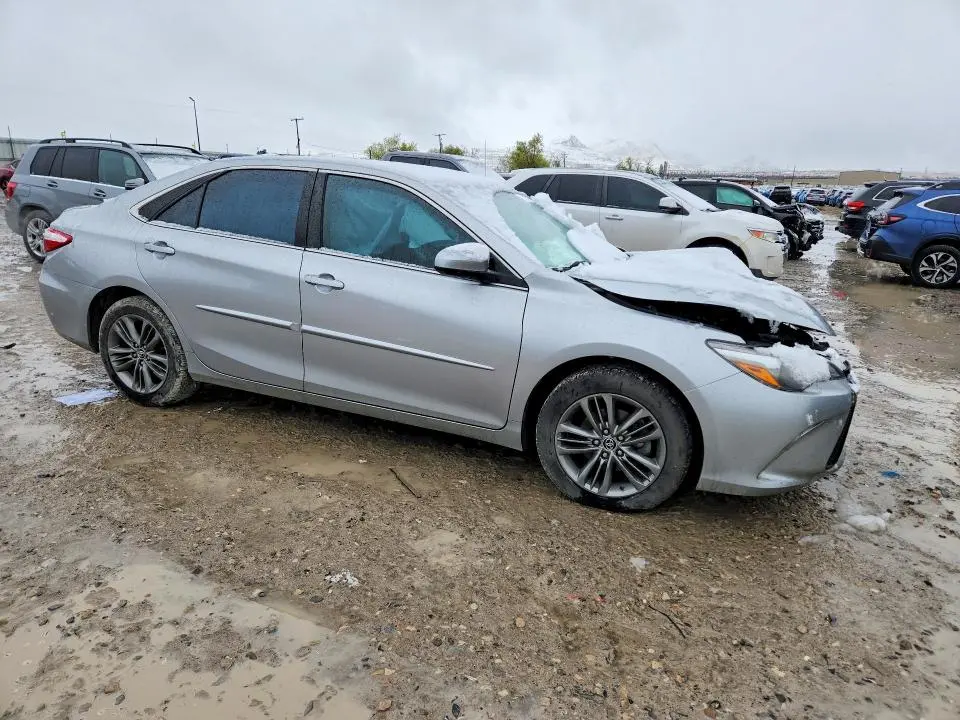 2016 TOYOTA CAMRY SE  