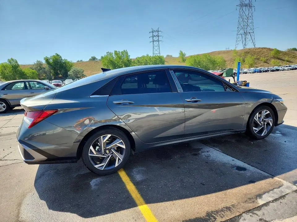 2025 HYUNDAI ELANTRA SEL  