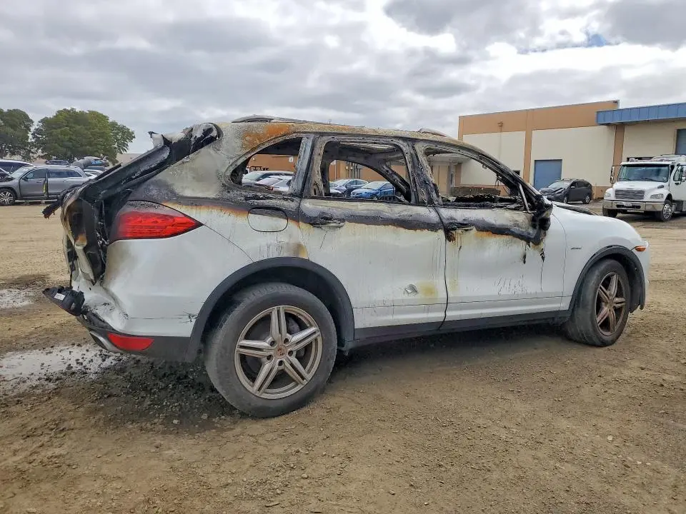 2013 PORSCHE CAYENNE   