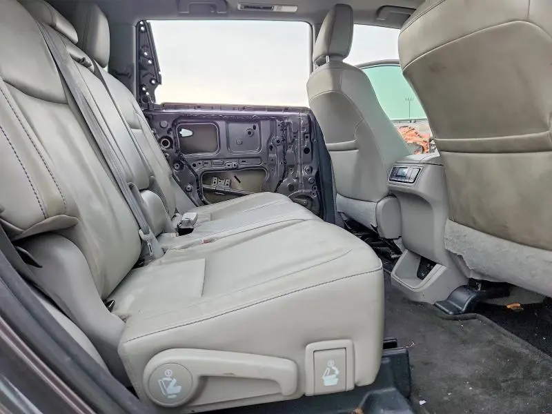 2017 TOYOTA HIGHLANDER SE  