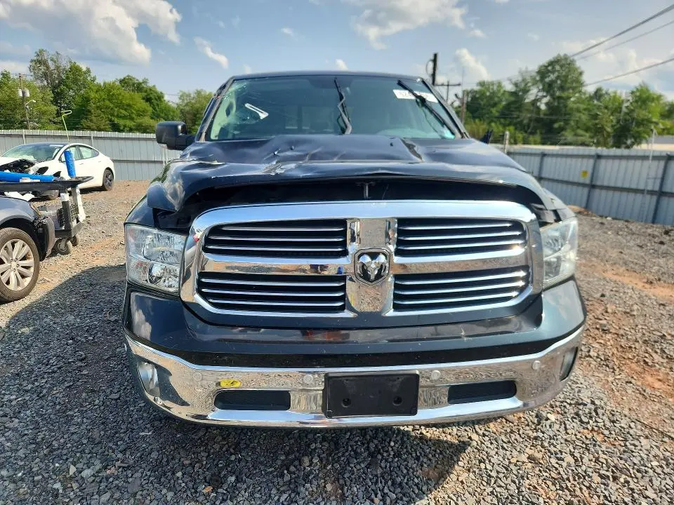 2017 RAM 1500 SLT  