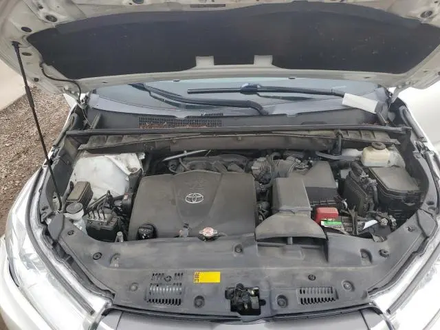 2018 TOYOTA HIGHLANDER SE  