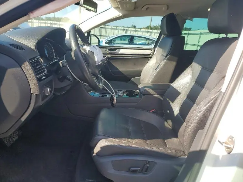 2016 VOLKSWAGEN TOUAREG SPORT  