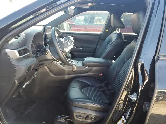 2024 TOYOTA HIGHLANDER LE  