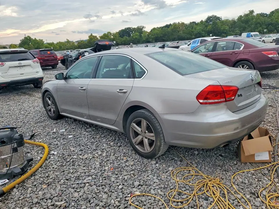 2013 VOLKSWAGEN PASSAT SE  