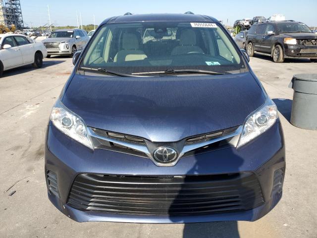 2018 TOYOTA SIENNA LE