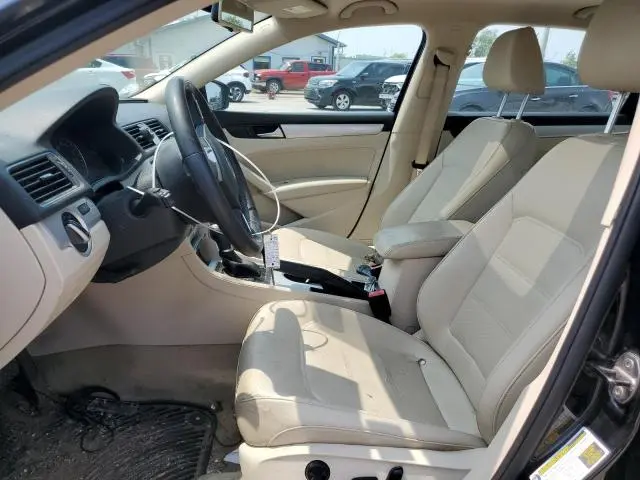 2013 VOLKSWAGEN PASSAT SE  