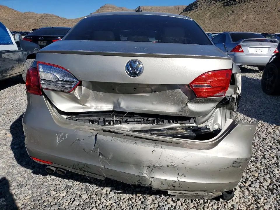 2013 VOLKSWAGEN JETTA SE  