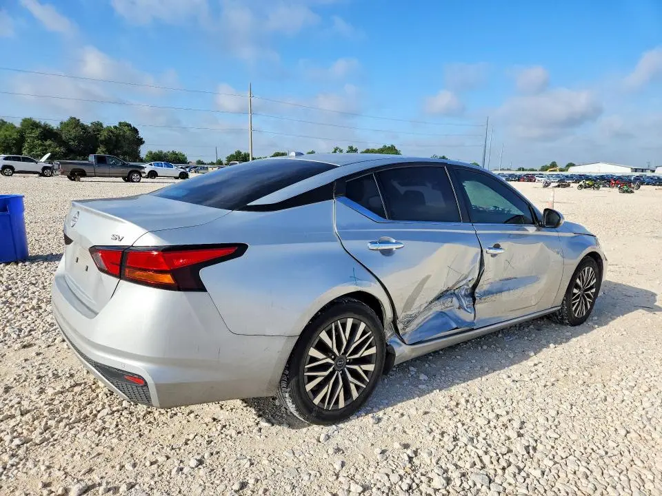 2023 NISSAN ALTIMA SV  