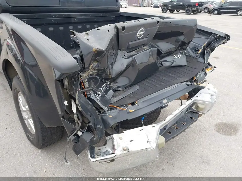 2015 NISSAN FRONTIER SV