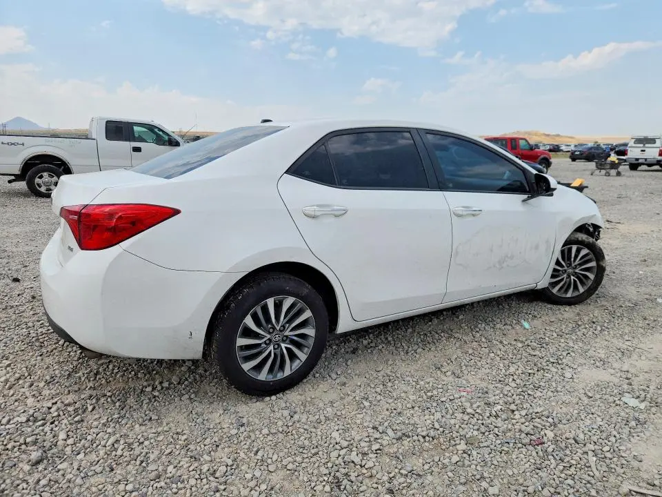 2017 TOYOTA COROLLA XLE  