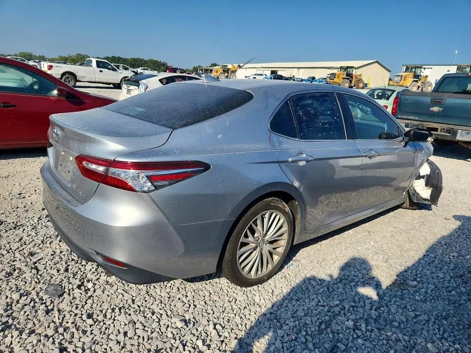 2019 TOYOTA CAMRY XLE  