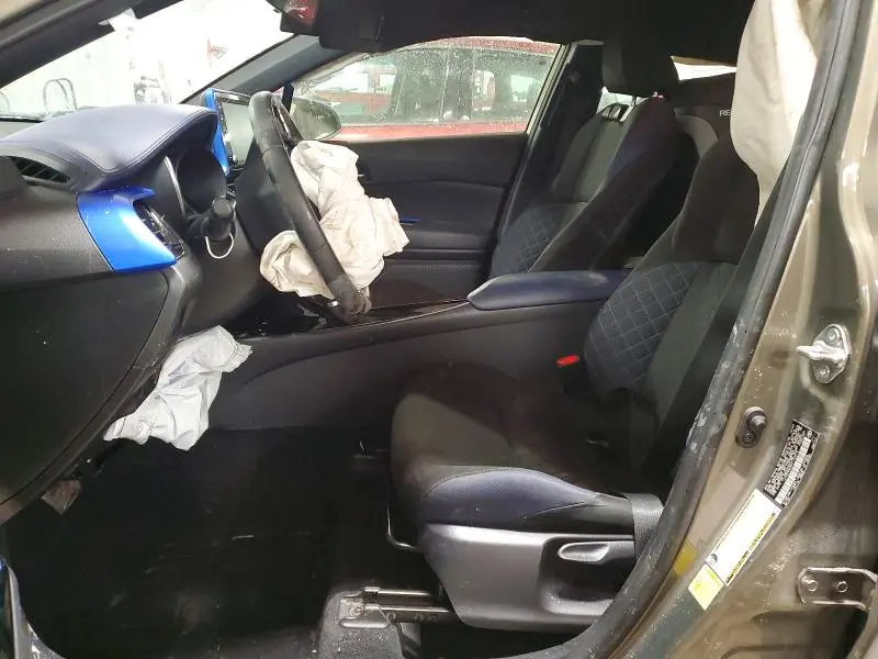 2021 TOYOTA C-HR XLE  