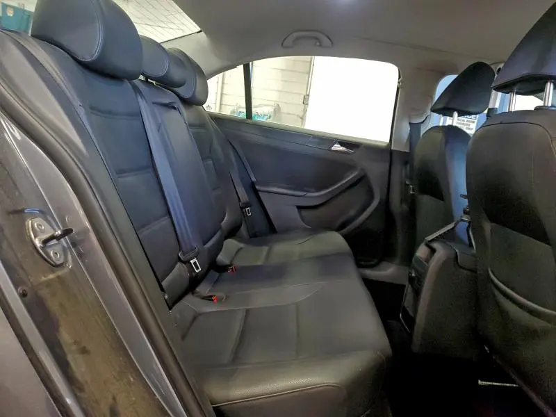 2011 VOLKSWAGEN JETTA SE  