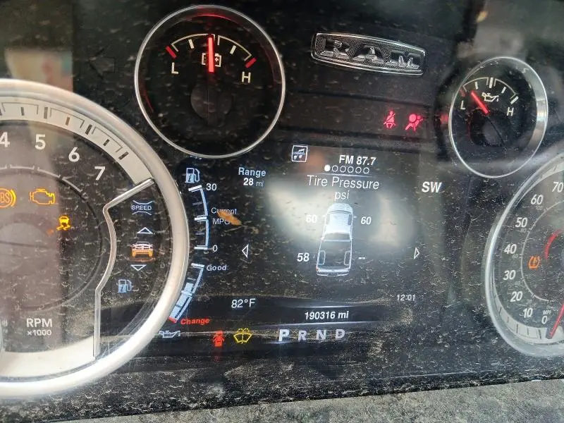 2016 RAM 1500 SLT  