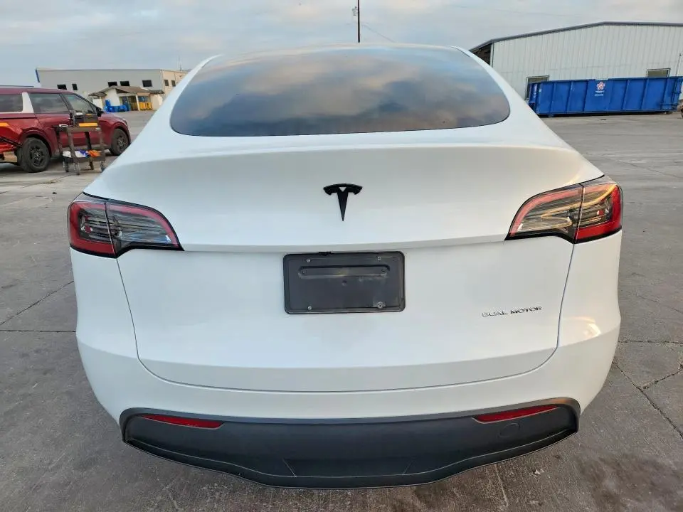 2024 TESLA MODEL Y   