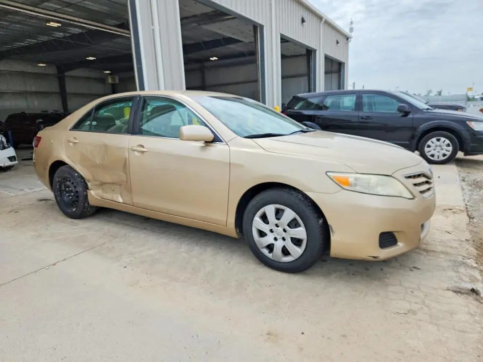 2011 TOYOTA CAMRY LE  