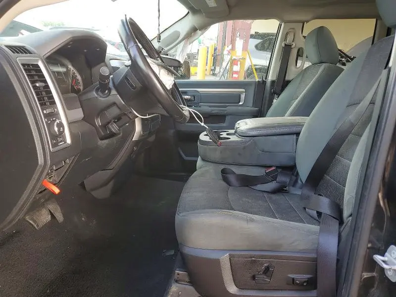 2016 RAM 1500 SLT  